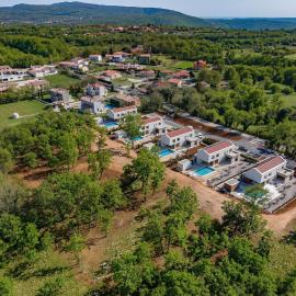 Nareo Villas Resort - 5 modern villas with Spa in Istria near Rabac، فندق في VeliGolji