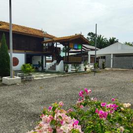 Tein homestay, hotel u gradu Rengit