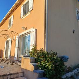 Maison de Vacances Au Pied du Mont Ventoux, hotel a Bédoin