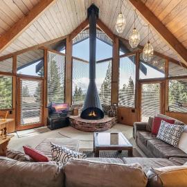 4BR Tahoe Retreat in Prime Location