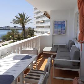 Beachfront 2BR Apartment with Pool, Sea View and Free Parking, hotel a Isla Grosa