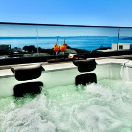 Penthouse Jacuzzi SeaView Suite