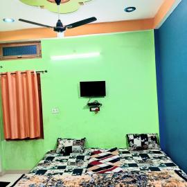 Shree Ram Home stay contact us 73172-97365, hotel di Ayodhya