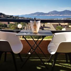 Casamea - Vue Mer, Balcon, Clim, Piscine, hotel in Porticcio