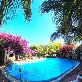 OASIS Phuket Airport, hotel in Nai Yang Beach