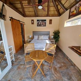 Fynbos & Pinot Guest Cottage, hotel in Kuilsrivier