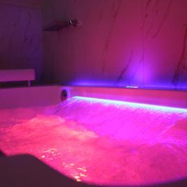 SSS Luxury Apartment with Jacuzzi