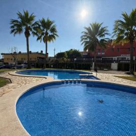 Costa Blanca Beach Apartment with Sunny Balcony & Pool, hotel in Orihuela Costa