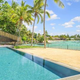 Bayside Signature - Luxury Beachfront Apartment