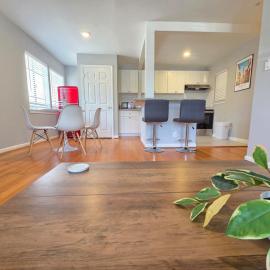 Luxury 1 Bd Montrose-Modena - The Italian Plaza apt3