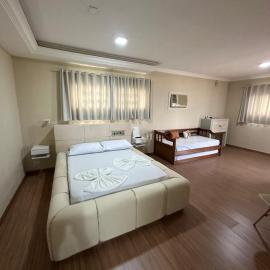 Johnnys motel hotel，Jacarèzinho的飯店