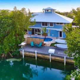 Waterfront Private Home with Pool-Family and Pet Friendly, hotel u gradu 'Marathon'