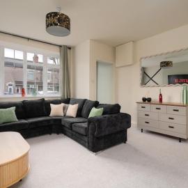 Luxury & Affordable newly renovated house in grimsby, hotel Grimsbyben