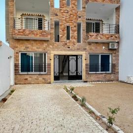Mazen guest house, hotel in Al Aqālitah