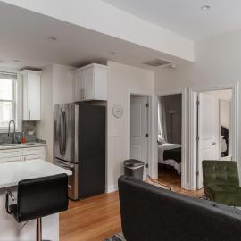 Flexhome East Village - Modern 2BR - Quiet Street, hotel a Chicago