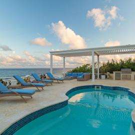 The Cerulean Oceanfront Luxury Retreat, hotel a Christiansted
