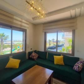 New Luxury 2BR Apt With Green Space In Residance、カサブランカのホテル