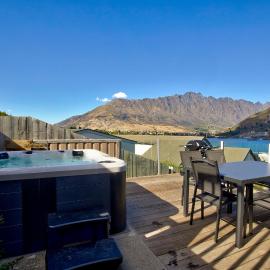 Lake Views and Spa - 10 min to CBD 3Bed Sofa bed