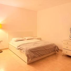Private Outdoor Studio Apartment with Private entrance R5