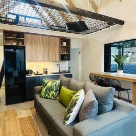 Ocean Whisper Beach Villas, hotel in Jeffreys Bay
