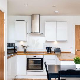 Spacious 2BR Ground Floor Sleeps 5 Near Peterhead Harbour FREE Parking Fast WiFi, viešbutis mieste Boddam