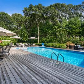 Southampton 4BR Pool Private Yard Near Village، فندق في Water Mill