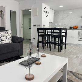 Dua Rooms Maliaño - Habitaciones y Apartamentos, hotell sihtkohas Camargo