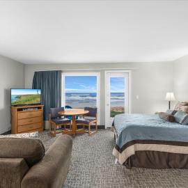 Ground Floor Oceanfront Condo - Full Kitchen - Pool & Hot Tub – hotel w mieście Lincoln City