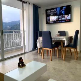 Comodo Apto 2Hab con Piscina, Gym y Balcón