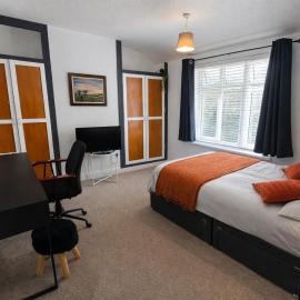 Cosy Double Bedroom Near City Centre with Parking & Kitchen, hotel a Spon End