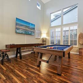 10 min walk to the beach, hot tub and pool table - Dolphin
