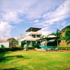 Anantiva Farms, hotel in Rāma