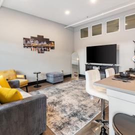 Pittsburgh में, होटल South Side Retreat - Elevator and WiFi - Sleeps 4