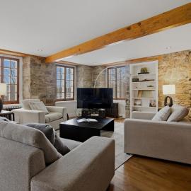 Historic Riverfront, 30 min to downtown Montreal, ξενοδοχείο σε Chateauguay
