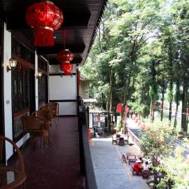 Enshi Grand Canyon Chunlun Farmstay, hotel di Enshi