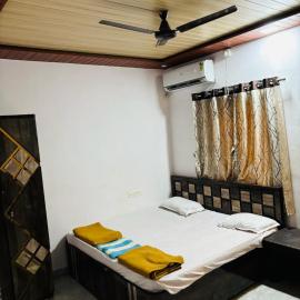 YR'S Nature Farmhouse, hotel Badlapurban