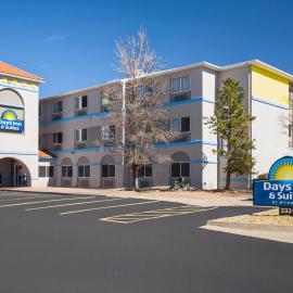 Days Inn & Suites by Wyndham Airport Albuquerque, hôtel à Albuquerque