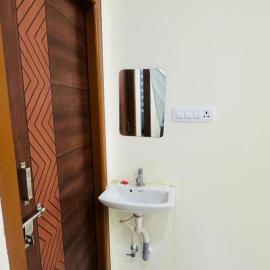 Vishwa Adithya Service Apts, hotel a Venkatāpur