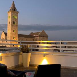 White House, hotell sihtkohas Trani