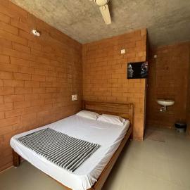 Auro Waves Rooms & Hostel, hotel in Auroville