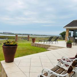 River Front Guest House, Hotel in Gqeberha