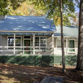 Romantic Luxury Cabin with Jacuzzi Whirlpool & Pond View Near Zwolle, Louisiana, hotel v destinácii Zwolle