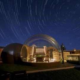 Luxury Bubble Retreat with Private Jacuzzi & Night Sky Views in Segovia, Spain, hotel en Muñoveros