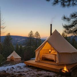 Boutique Glamping Retreat with Elevated Views and Serenity in Sandpoint, Idaho, hotel u gradu Sandpojnt