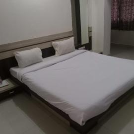 Hotel Paras, hotel in Junagadh