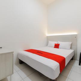 RedDoorz at Pandu Raya Bogor by Madam M Place, hotelli kohteessa Kalibata 1