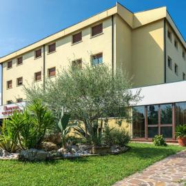 Hotel Castello Artemide Congressi: Castel San Pietro Terme'de bir otel