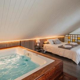 Tríplex con jacuzzi privado y terraza a 1h de Madrid