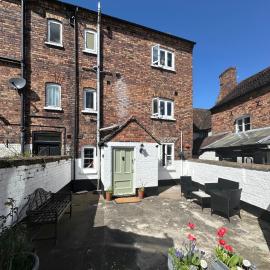 Charming 3 Bedroom High St Apartment, hotel a Much Wenlock