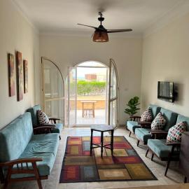Duaa AlSamaa - North Coast - 3 bedroom Chalet - Sea View -قرية دعاء السماء الساحل الشمالي, hotel i Dawwār ‘Abd Allāh